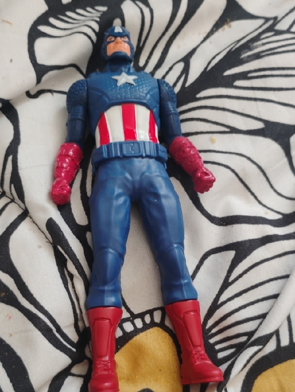 Marvel Basic Captain America Action Figure